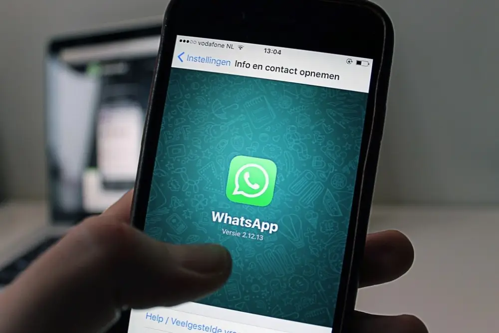 Application WhatsApp ouverte sur un smartphone